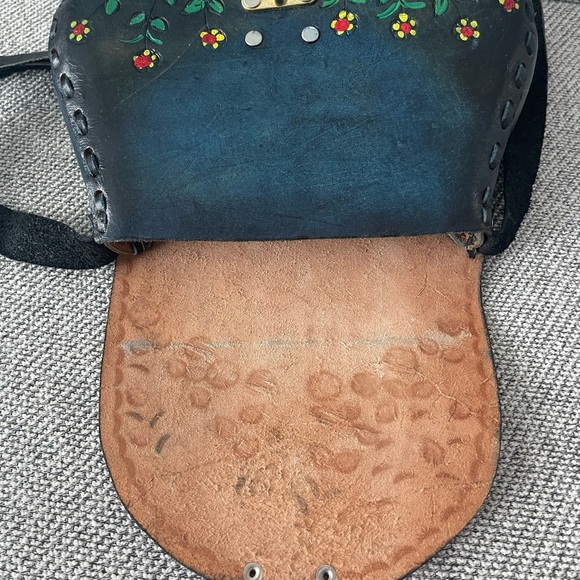 Structured Blue Leather Shoulder Bag with Floral Hand Painted Details Gold Hinge - Picture 13 of 16